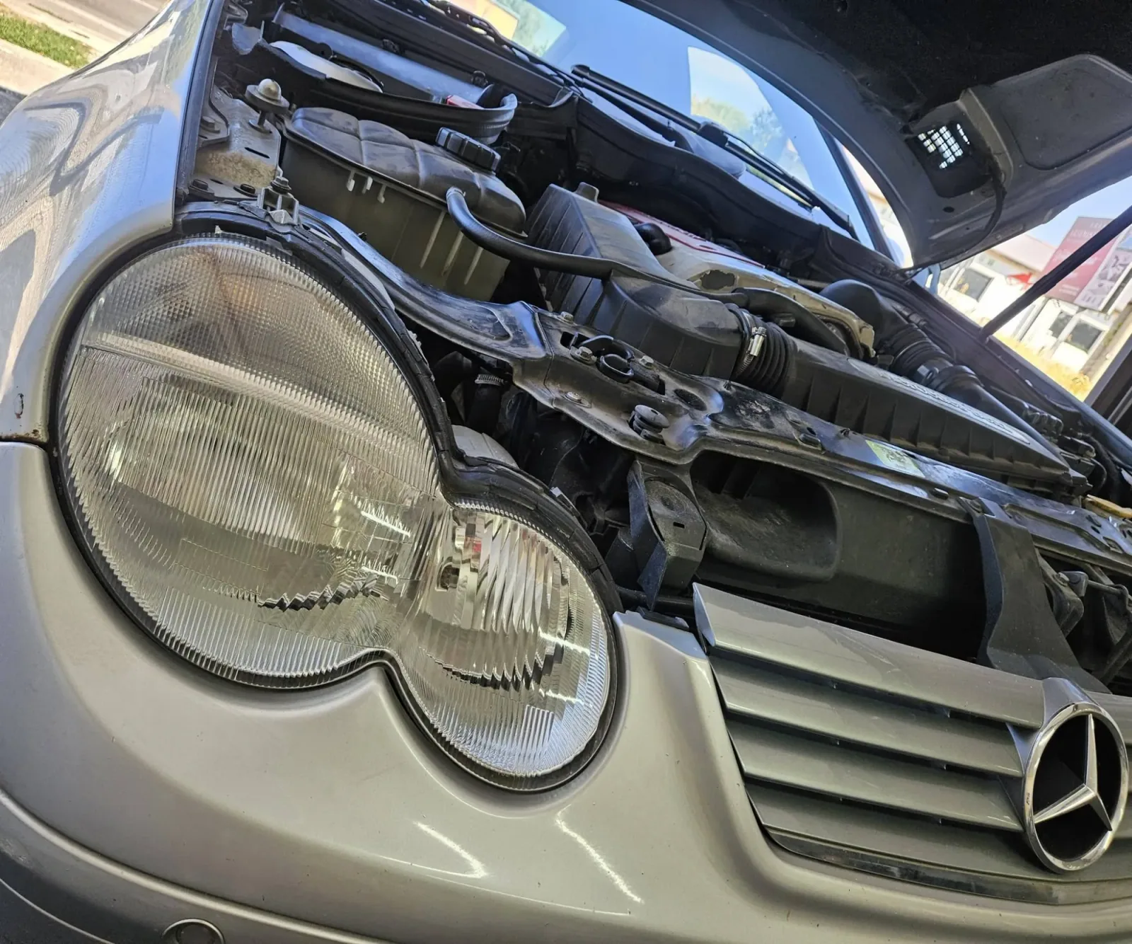 Ugyanaz a Mercedes fényszóró polírozás után