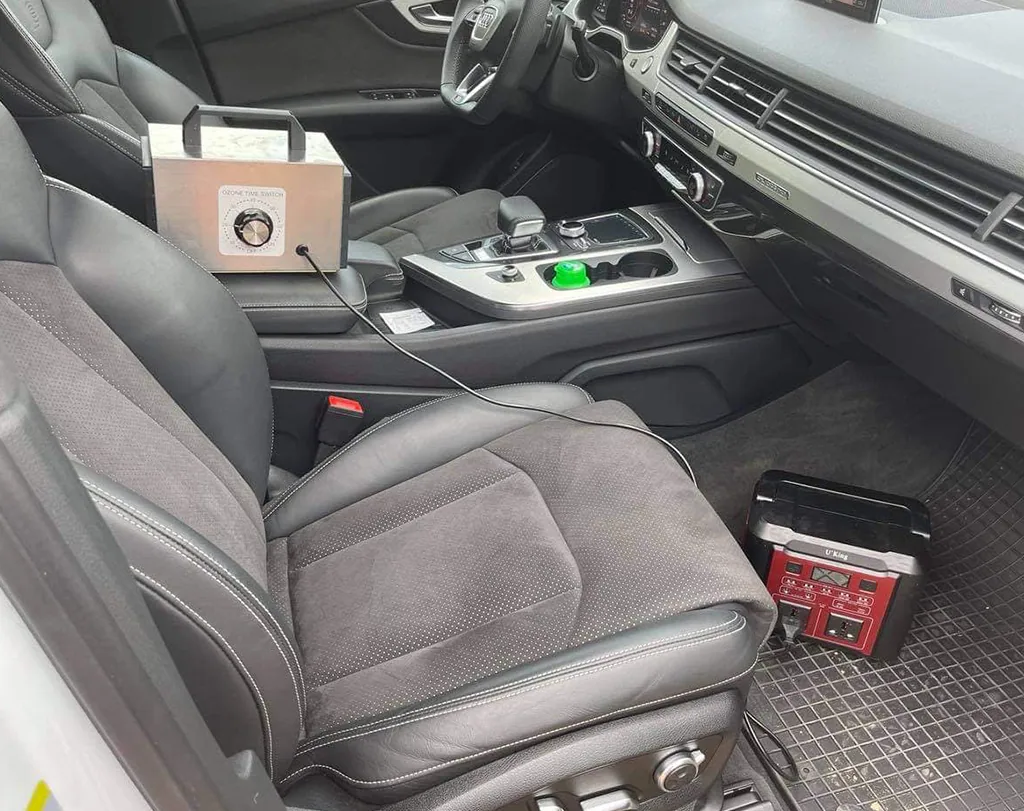 Ózongenerátor működés közben egy Audi utasterében
